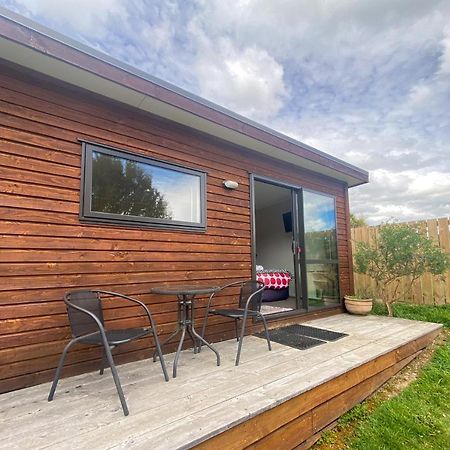 Lake Hawea Cabin With Mountain Views- Outdoor Bath! Экстерьер фото