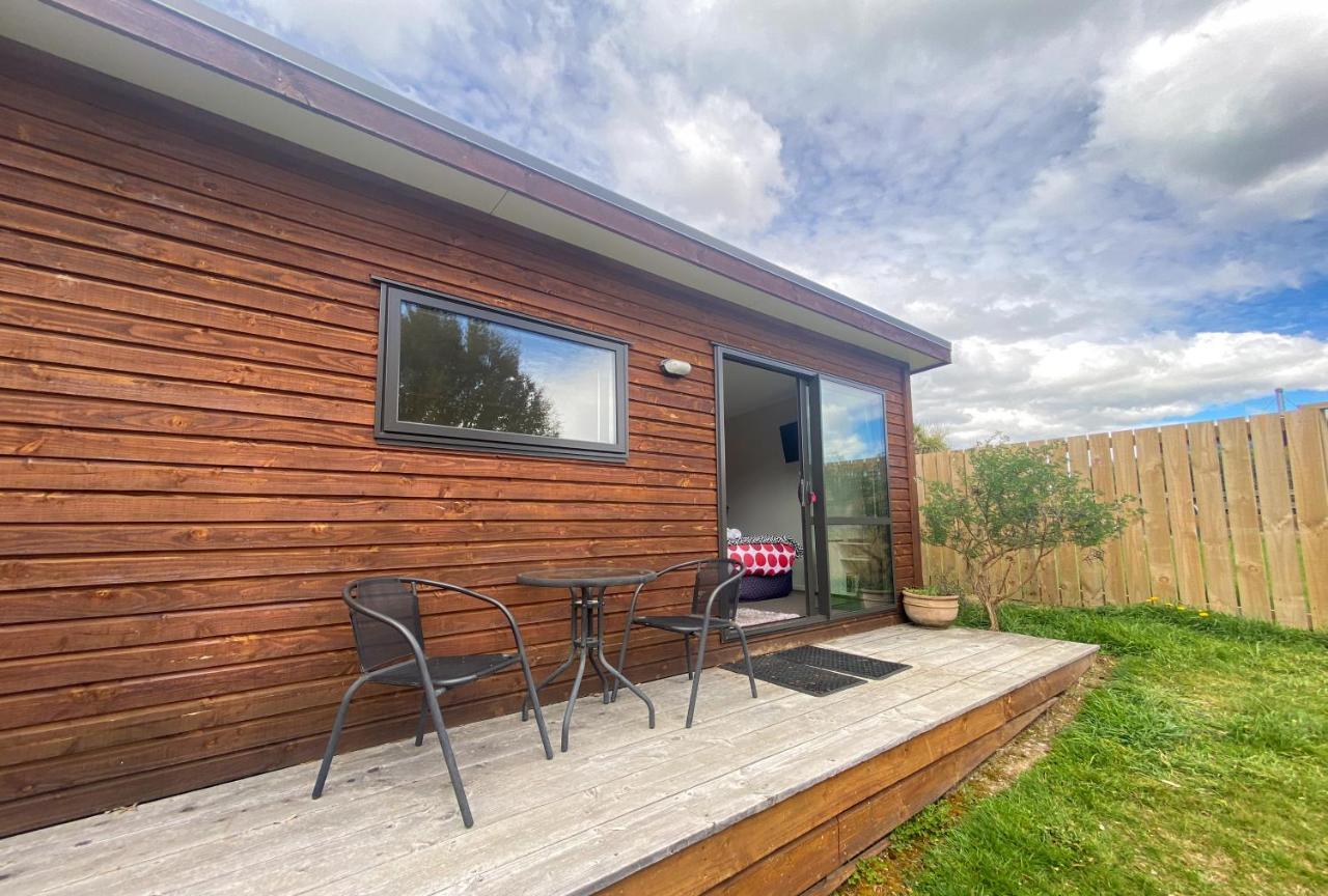 Lake Hawea Cabin With Mountain Views- Outdoor Bath! Экстерьер фото