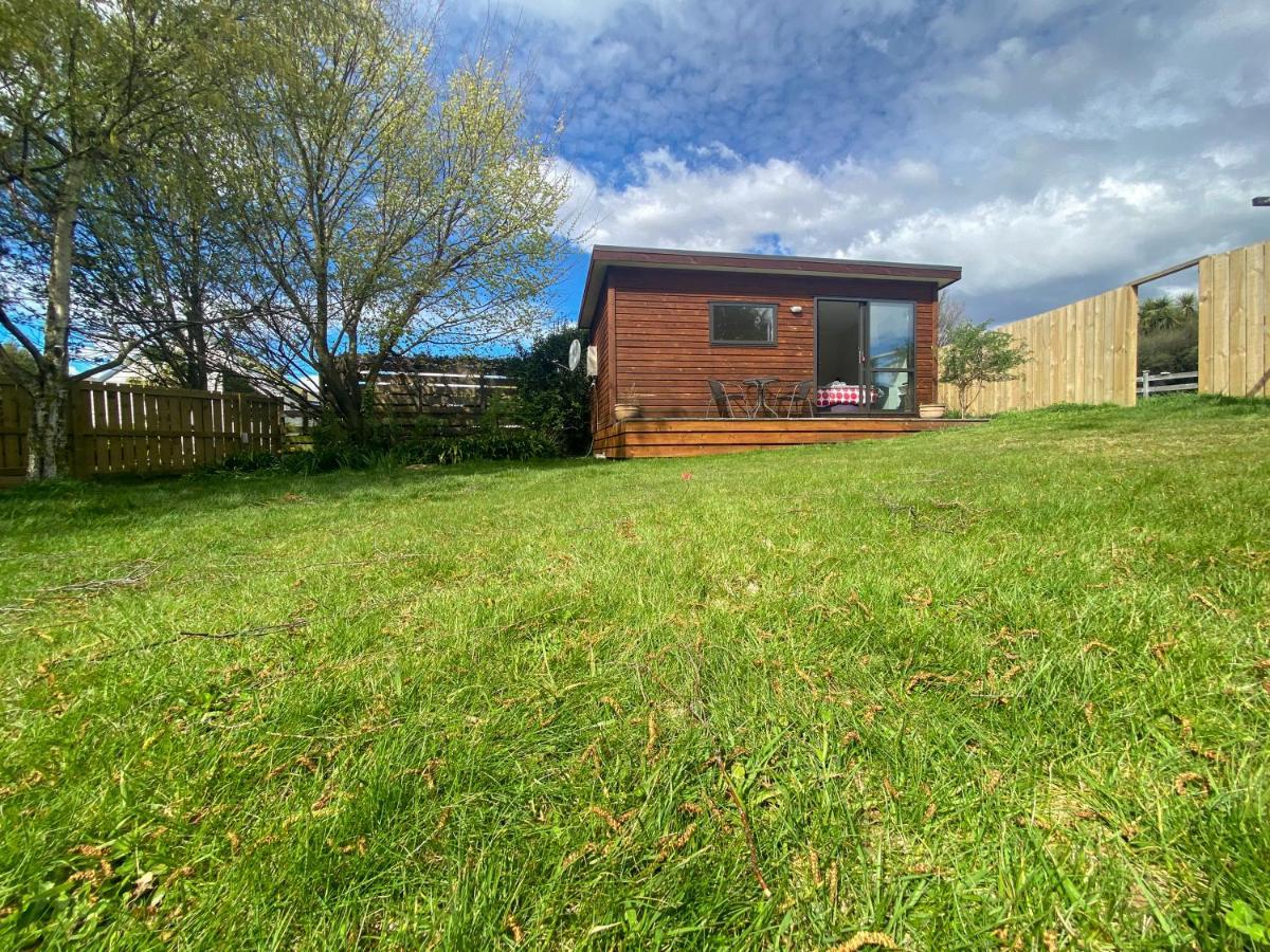 Lake Hawea Cabin With Mountain Views- Outdoor Bath! Экстерьер фото