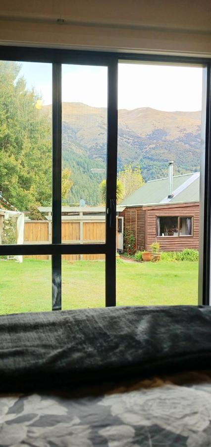 Lake Hawea Cabin With Mountain Views- Outdoor Bath! Экстерьер фото