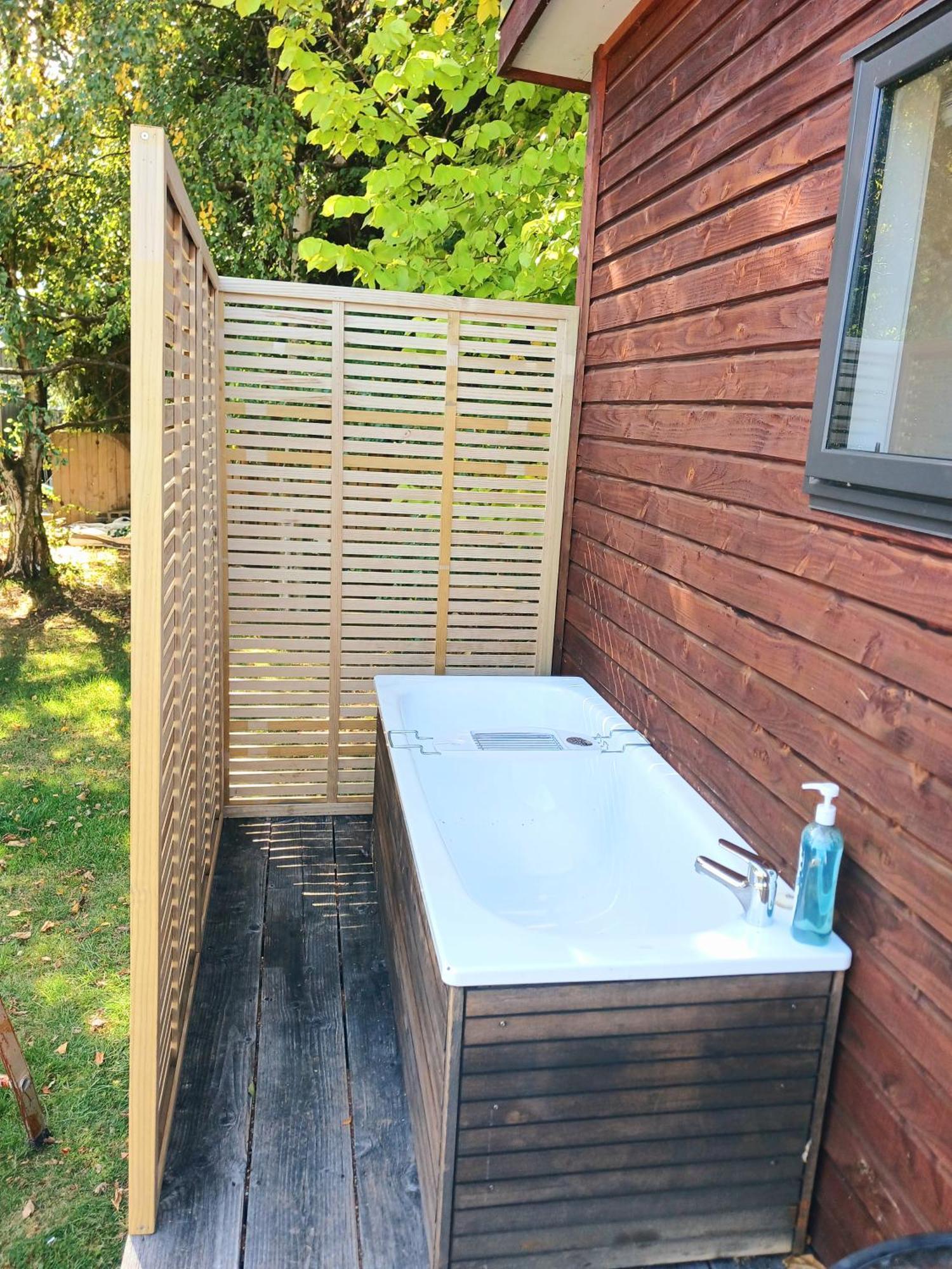 Lake Hawea Cabin With Mountain Views- Outdoor Bath! Экстерьер фото